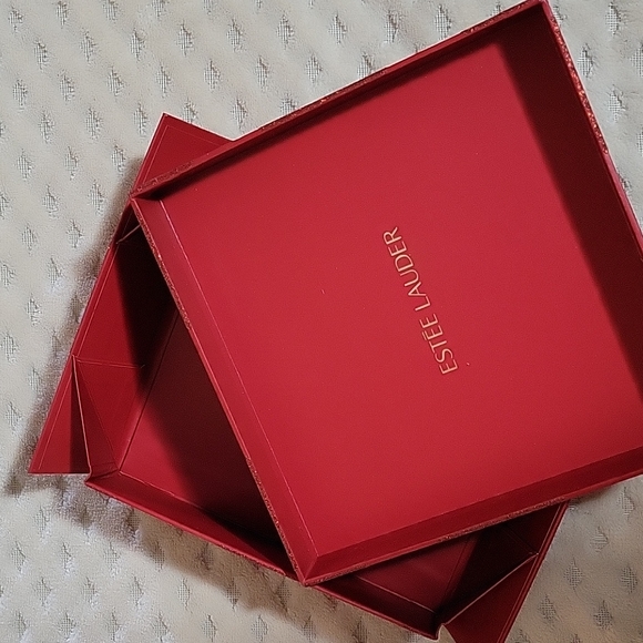ESTĒE LAUDER GIFT BOX 6.5"×6.5" - Picture 7 of 8